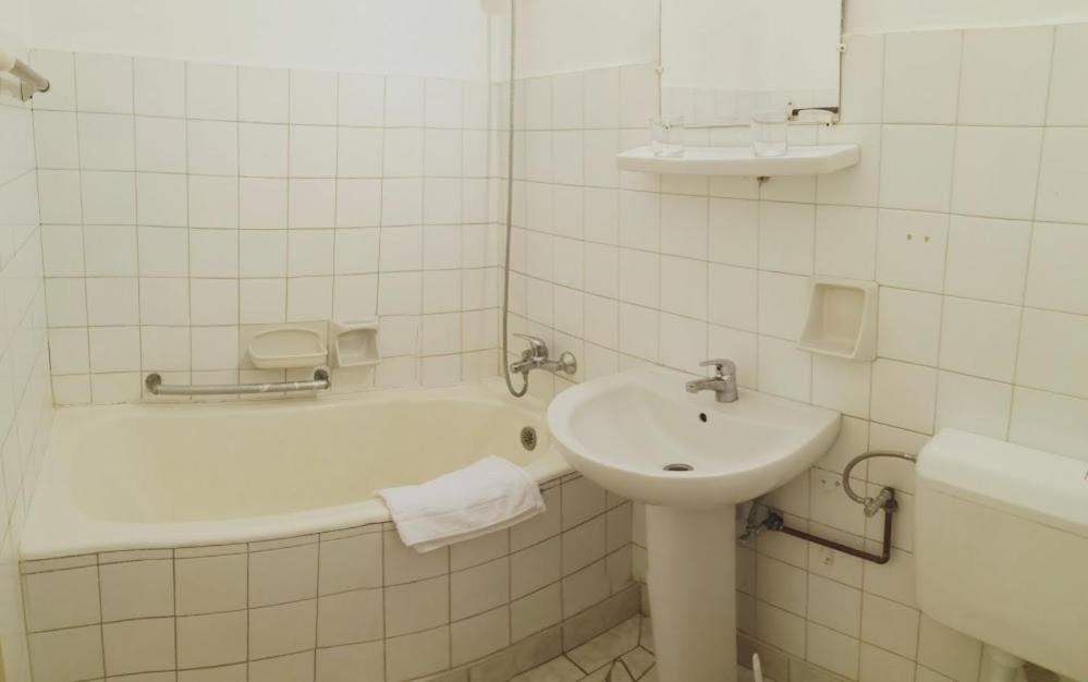 Hotel Oroszlan Szigetvár Eksteriør billede
