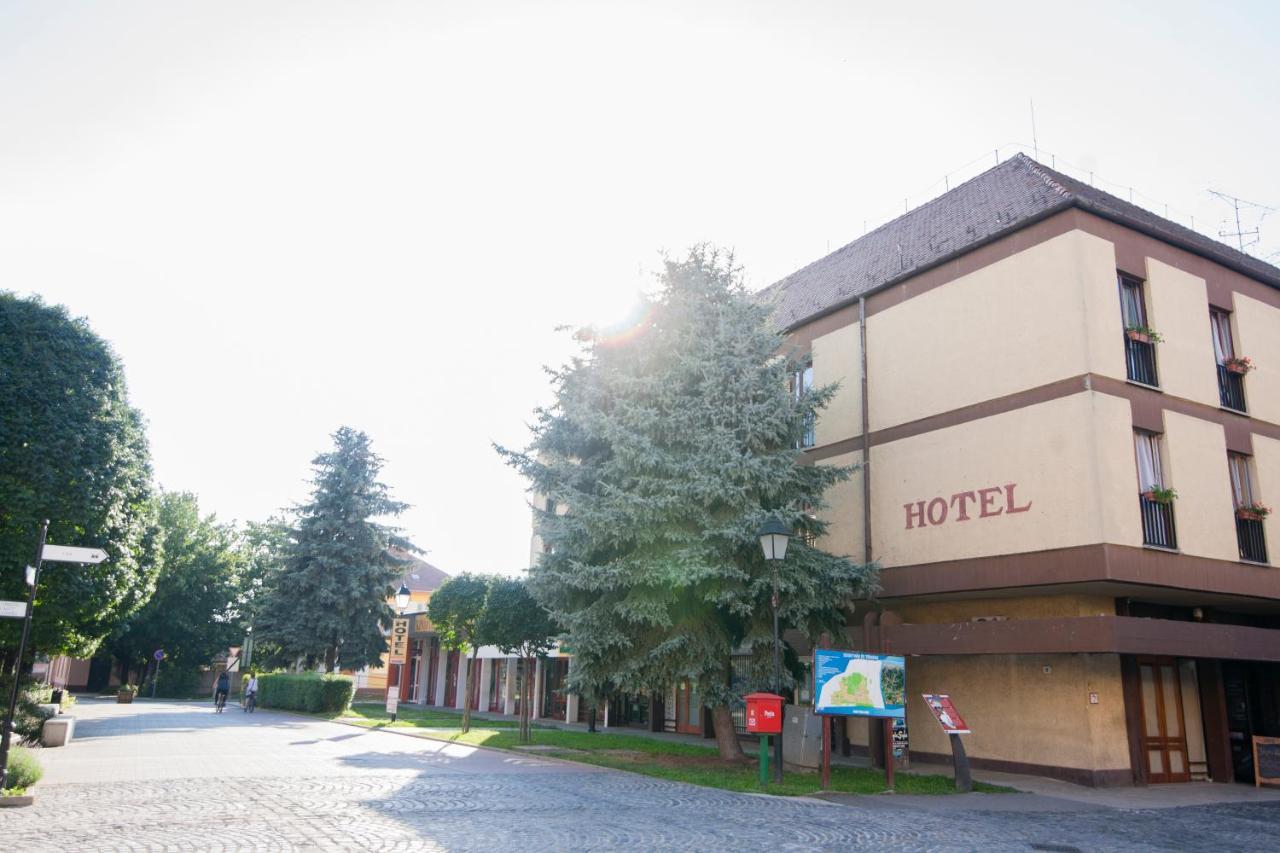 Hotel Oroszlan Szigetvár Eksteriør billede